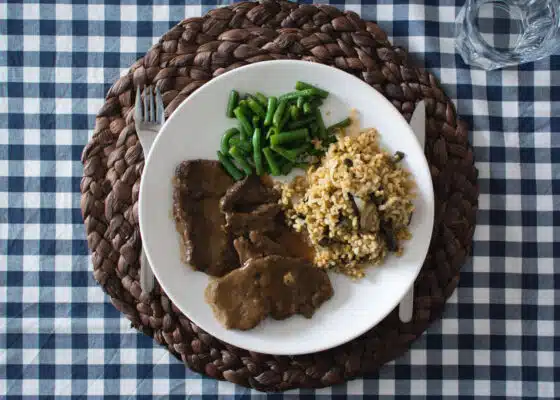 Steak with bulgur and green beans